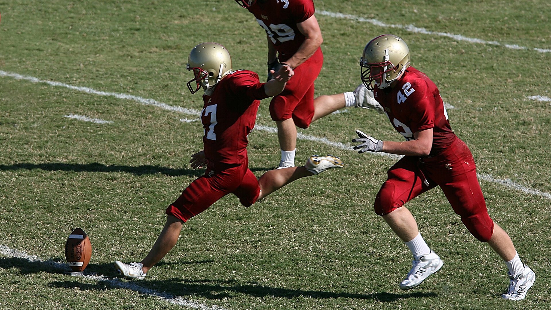 leyu乐鱼-新滑雪装备技术展示，帮助运动员提升寒冷天气下表现，滑雪装备视频