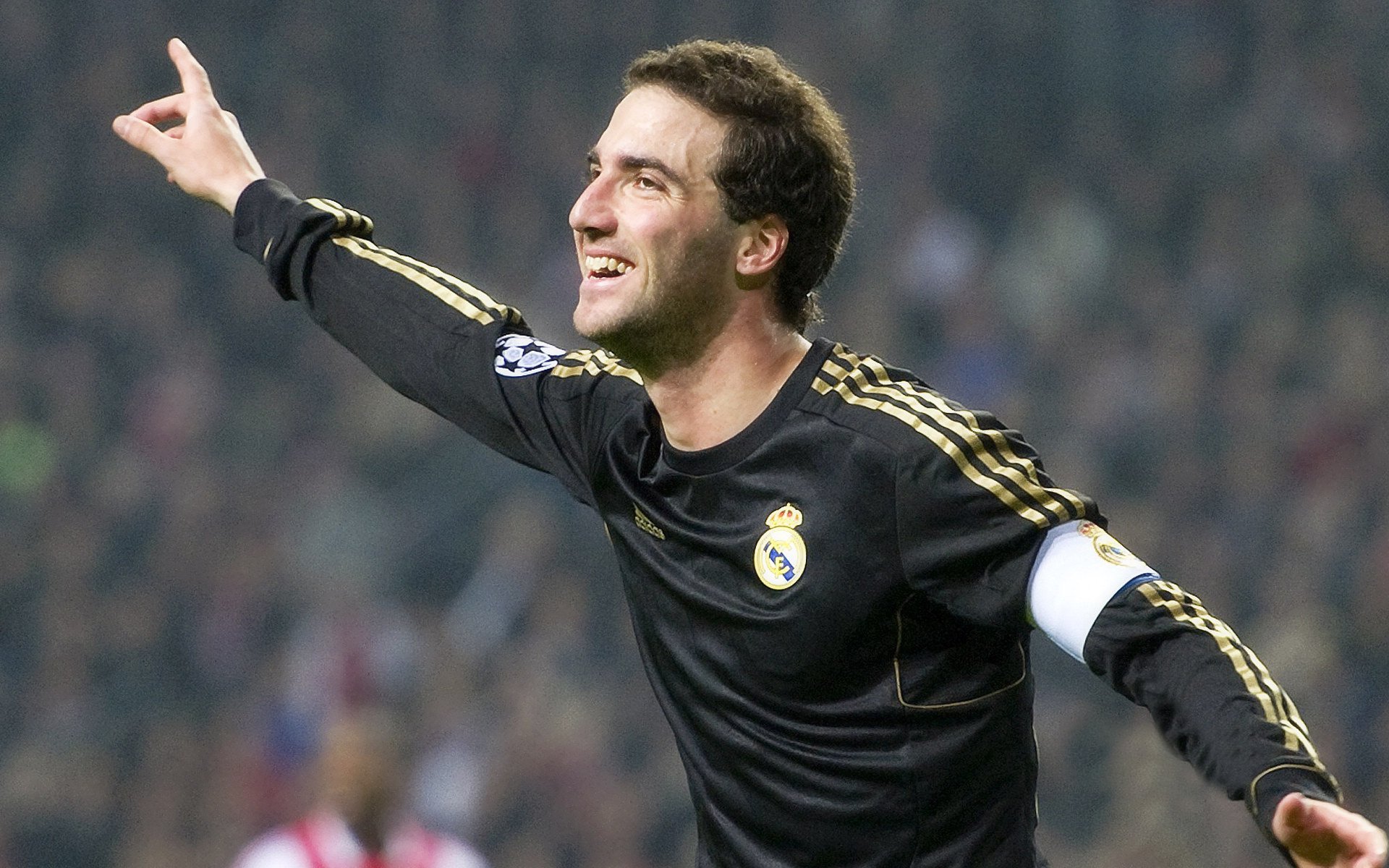 乐鱼体-球员在赛场上面对压力仍能发挥稳定被赞为成熟，球员就应该在