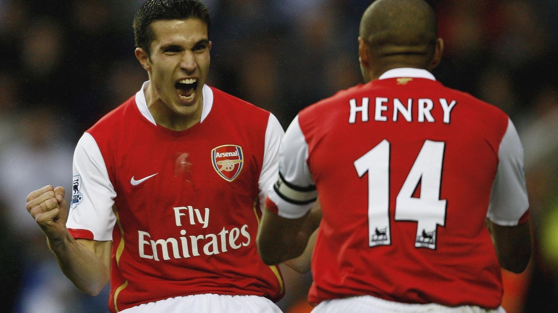 乐鱼体彩-福登的盘带行为常常迫使对方后卫做出失位，福登身材